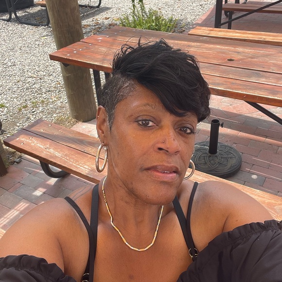 Meet your Posher, Jennipher - Picture 1 of 1